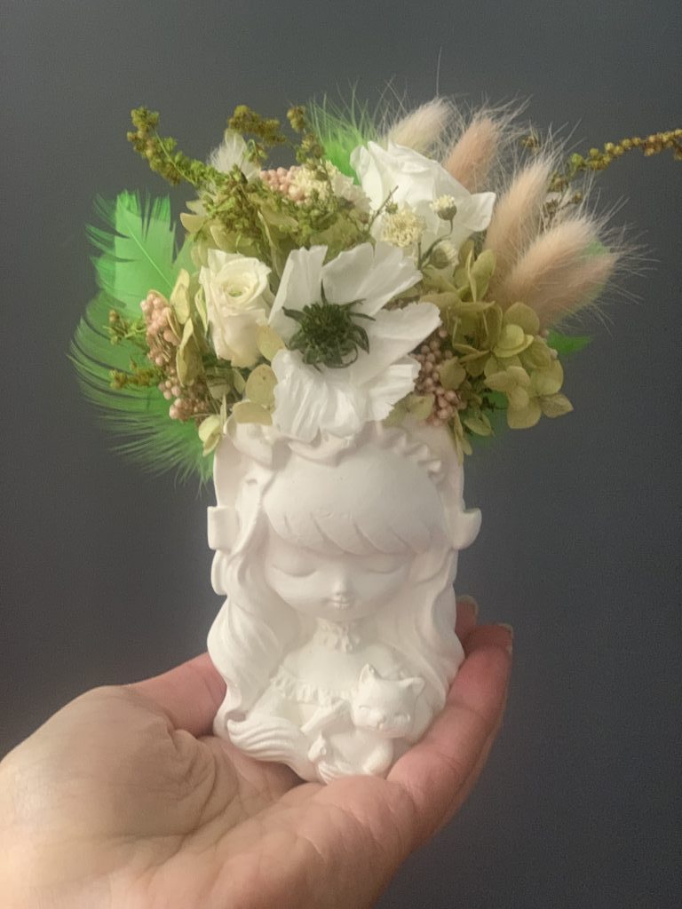 Девочка с цветами/ сухоцветы/ подарок на 8 марта