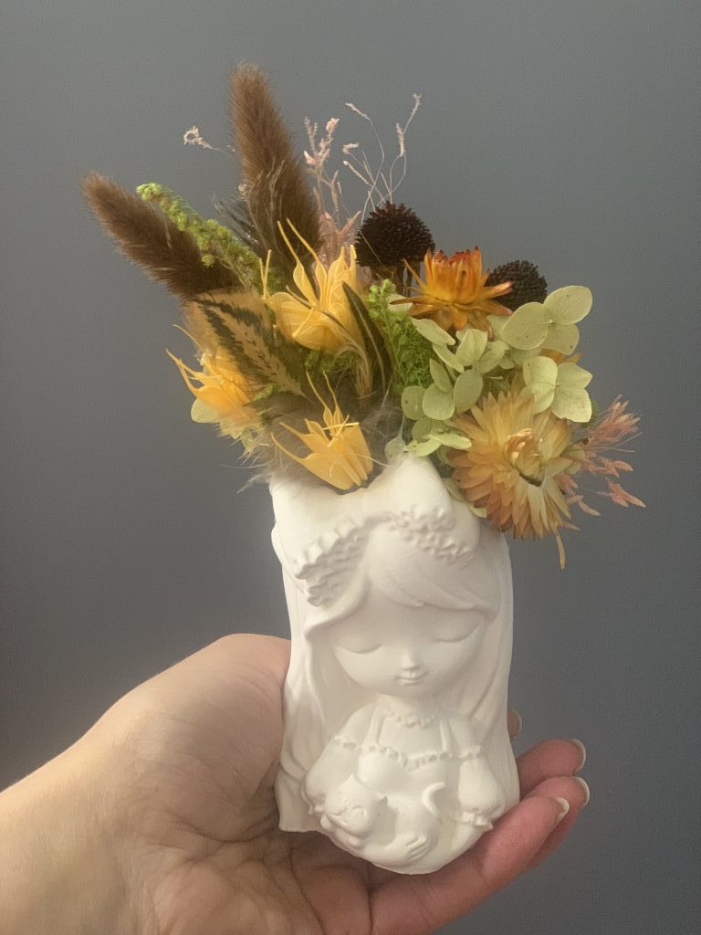 Девочка с цветами/ сухоцветы/ подарок на 8 марта