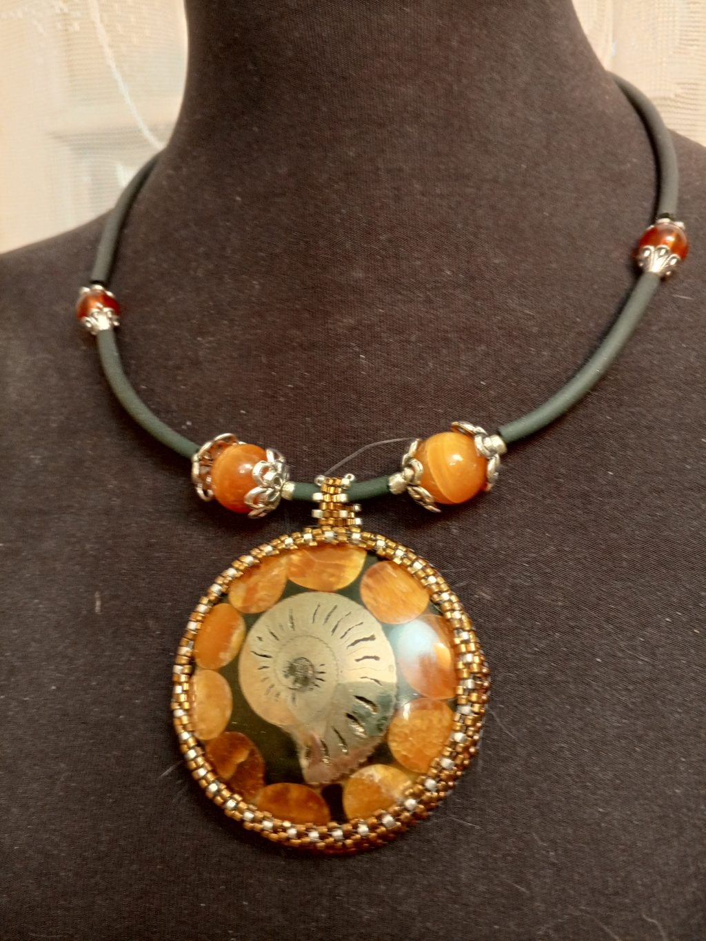 Подвеска и чокер «Аммонит»