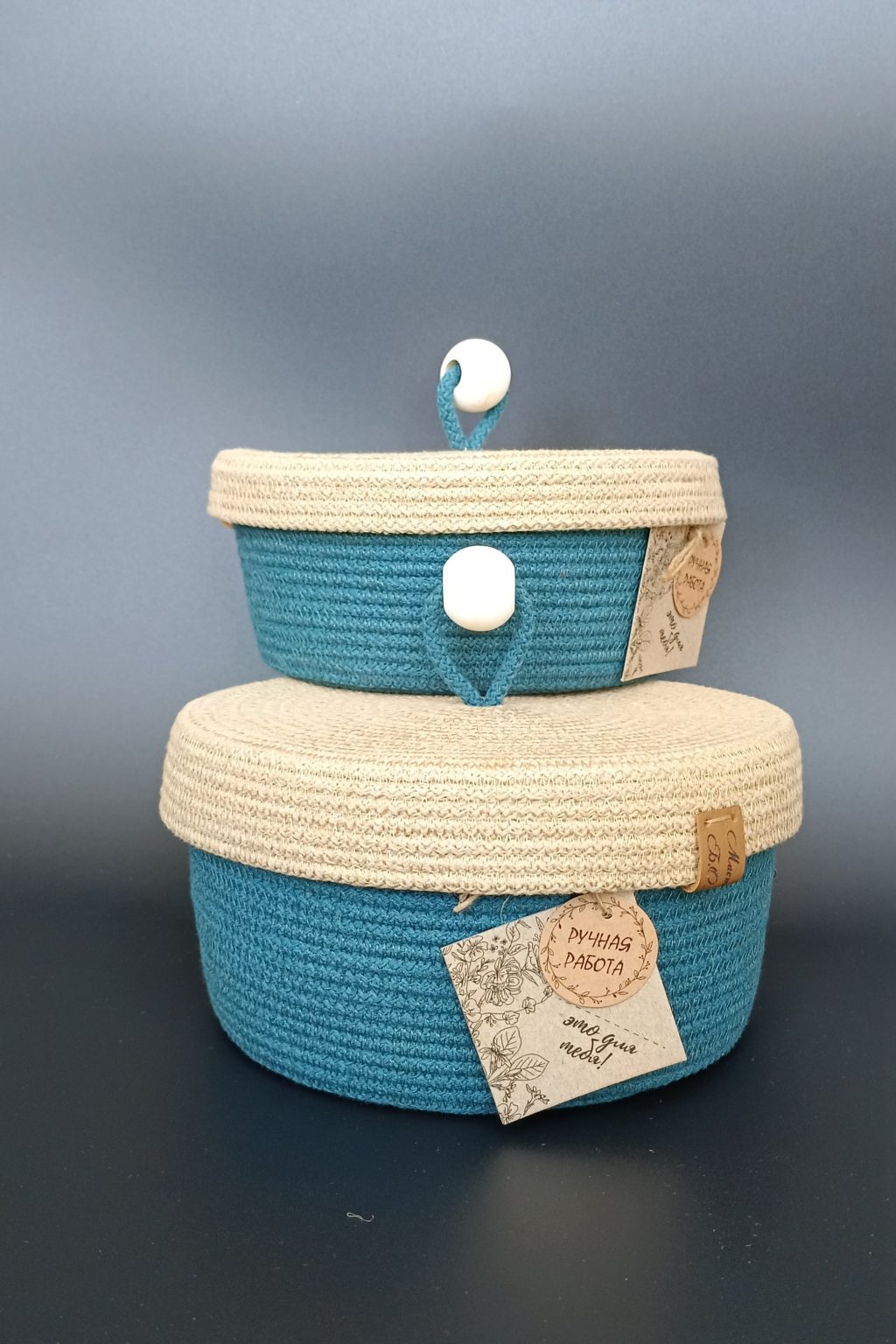 Корзинка из шнура круглая с крышкой