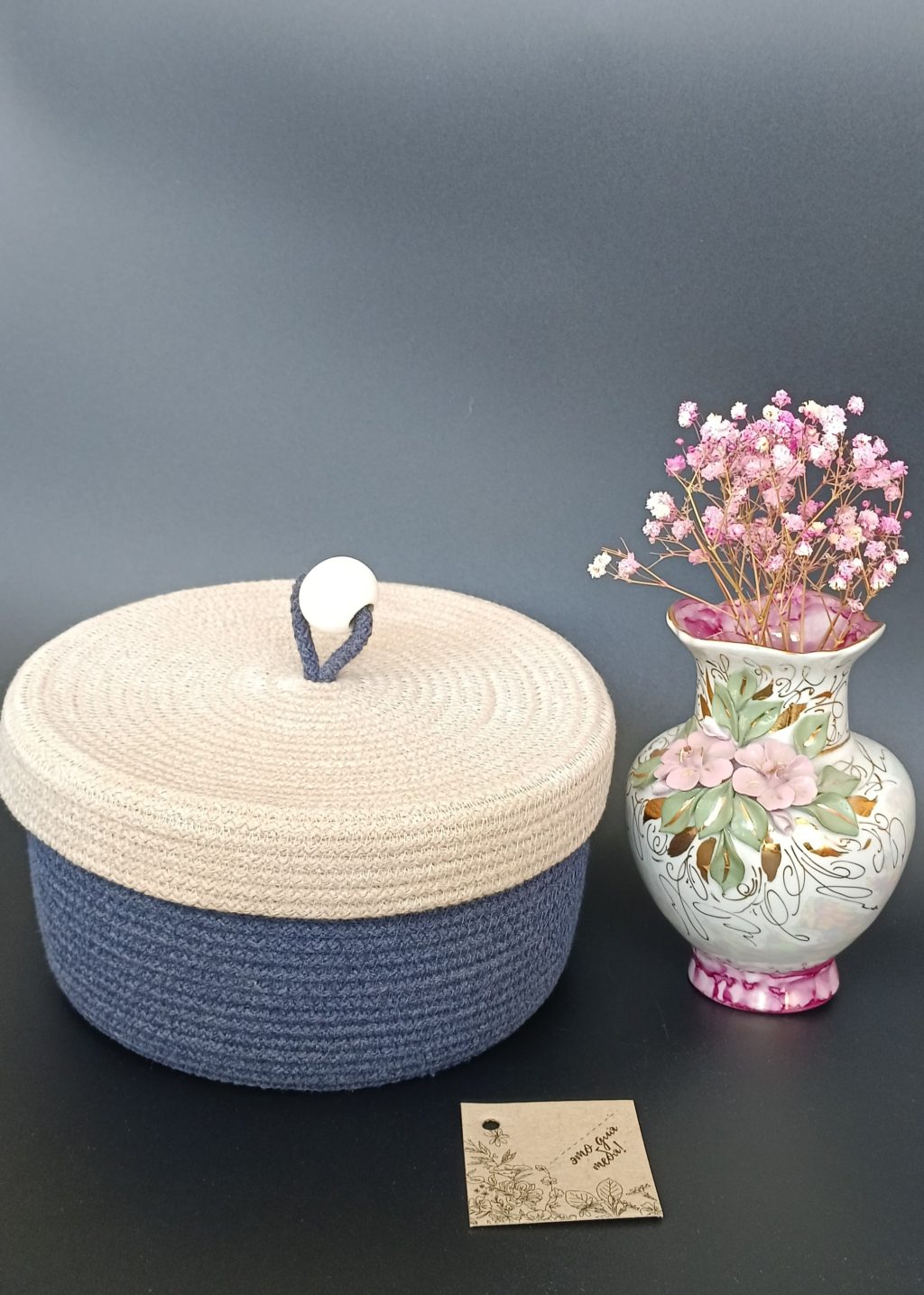 Корзинка из шнура круглая с крышкой