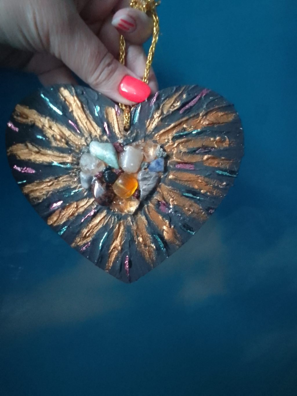 Лучистое сердце с кристаллами