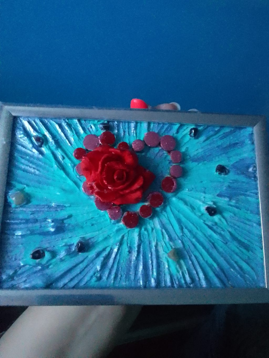 Сердце с красной розой