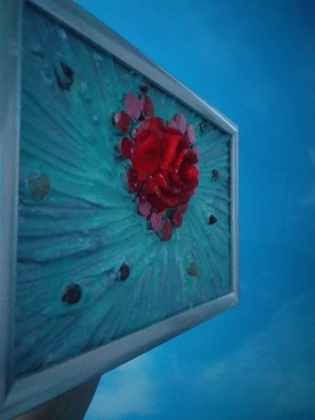 Сердце с красной розой