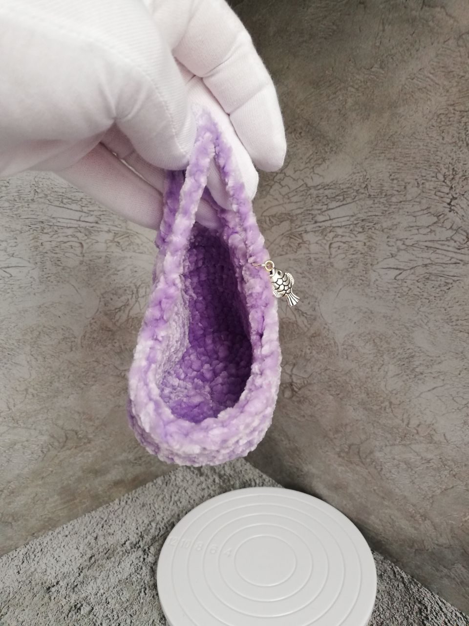 Котенок в переноске