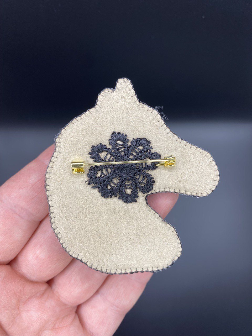 Брошь лошадь