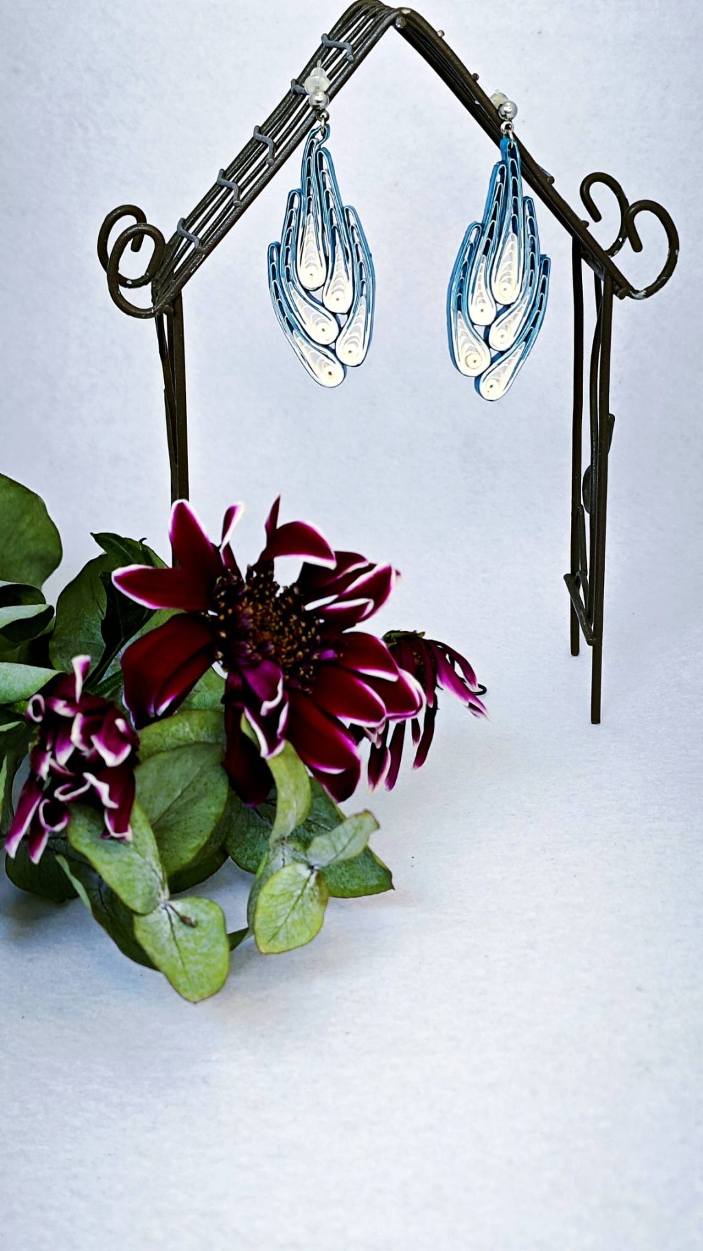 Серьги квиллинг-графика «Гвоздики»