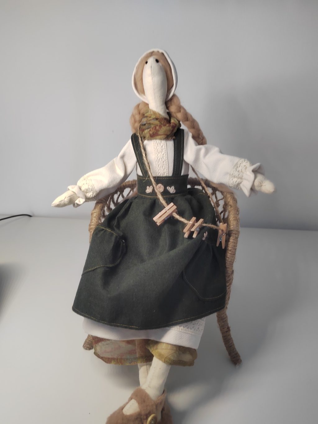 Кукла Тильда , в единственном экземпляре, с креслом