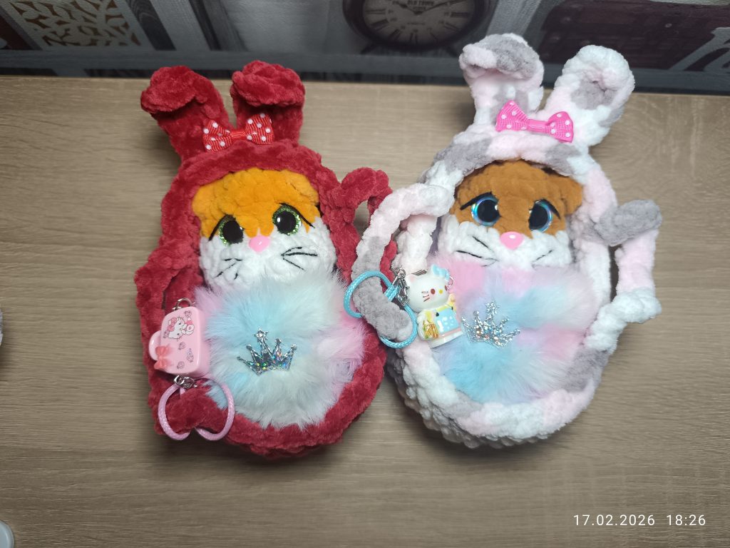 Котики в люльке