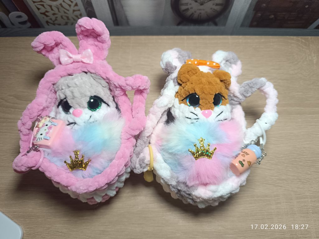 Котики в люльке