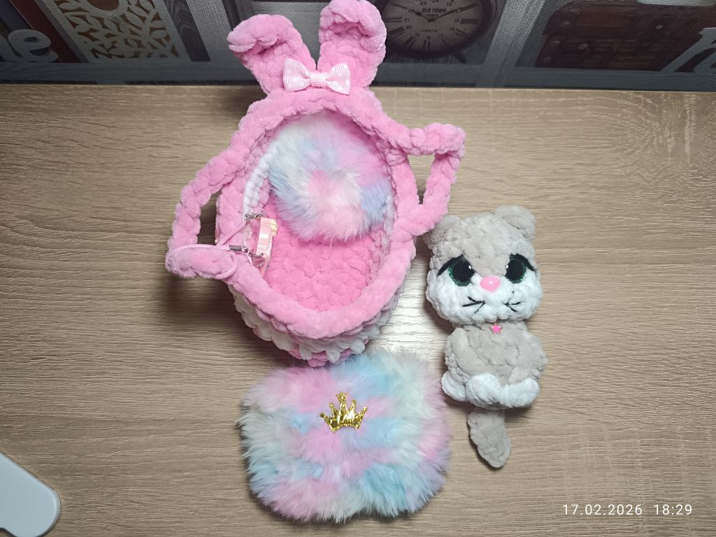 Котики в люльке