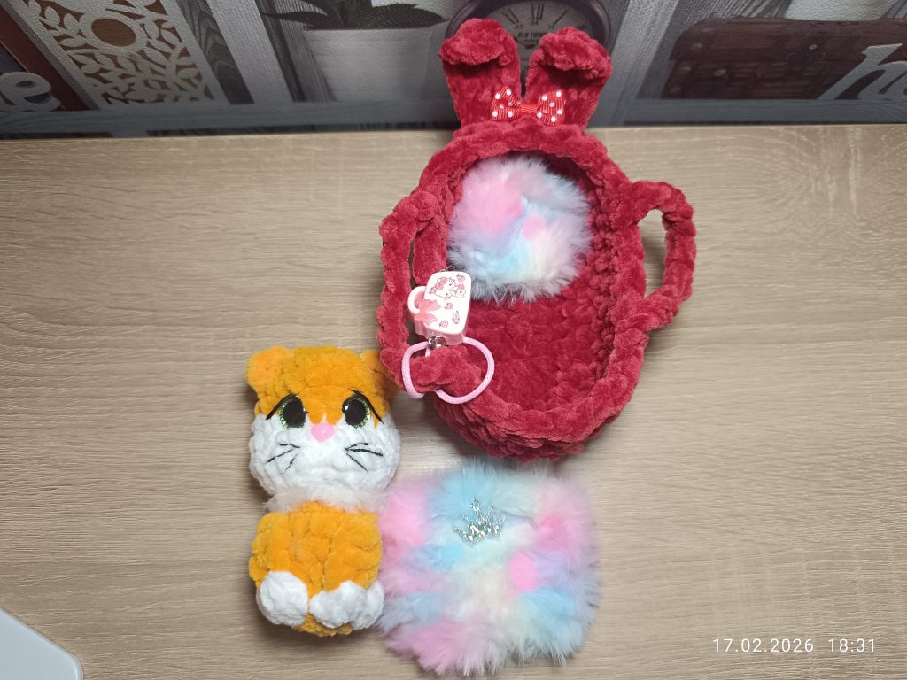 Котики в люльке