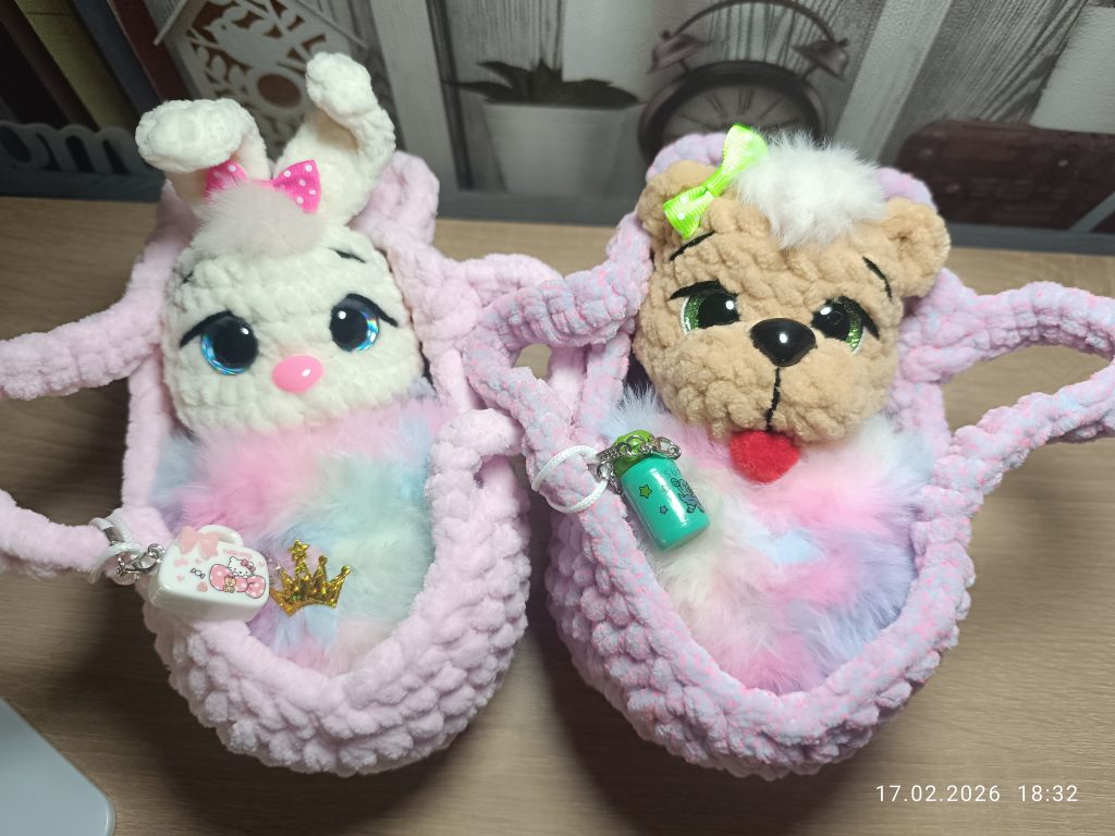 Котики в люльке