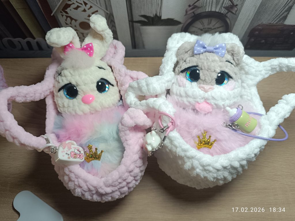 Котики в люльке