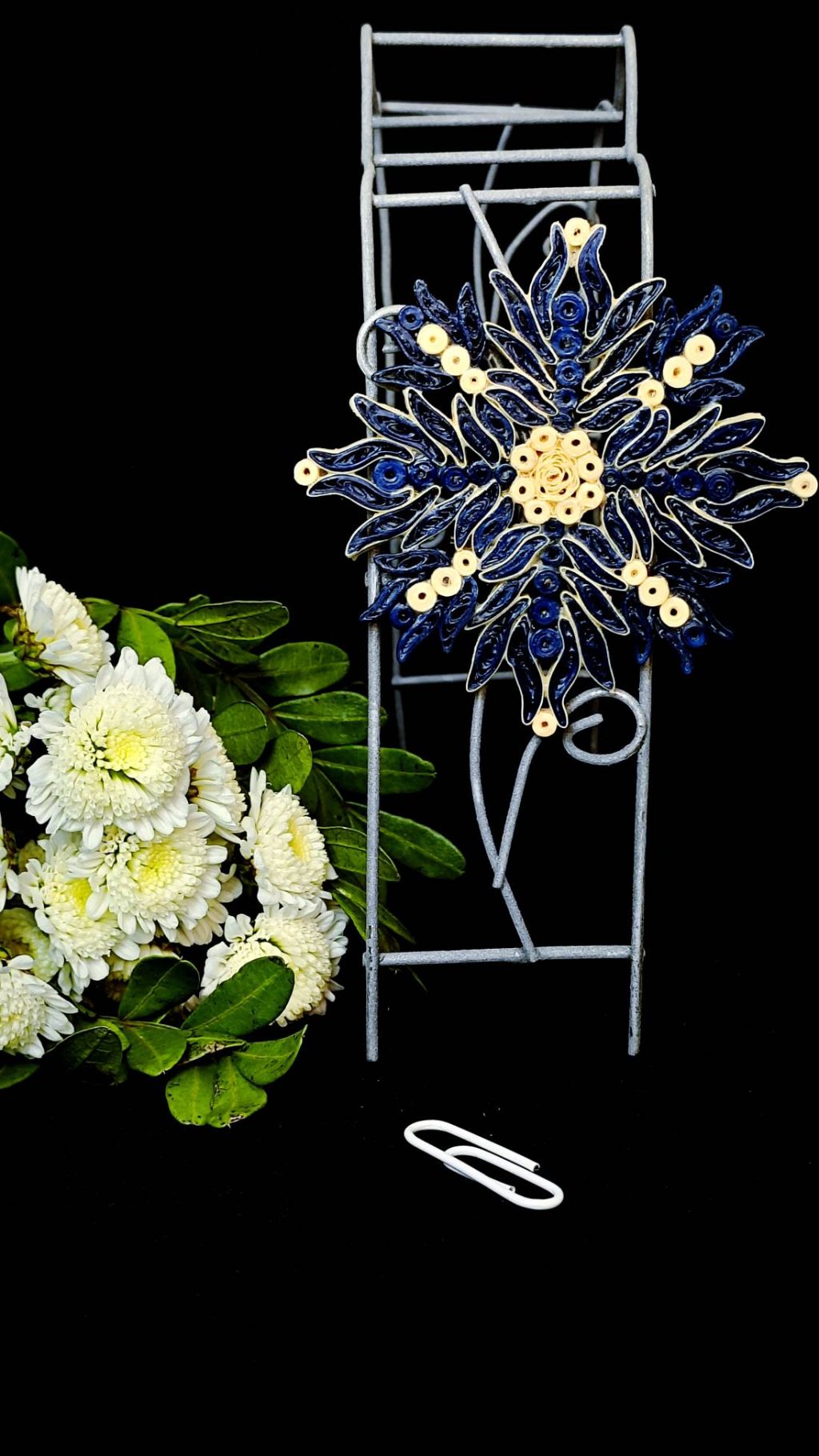 Брошь — кулон в сине-бежевом цвете