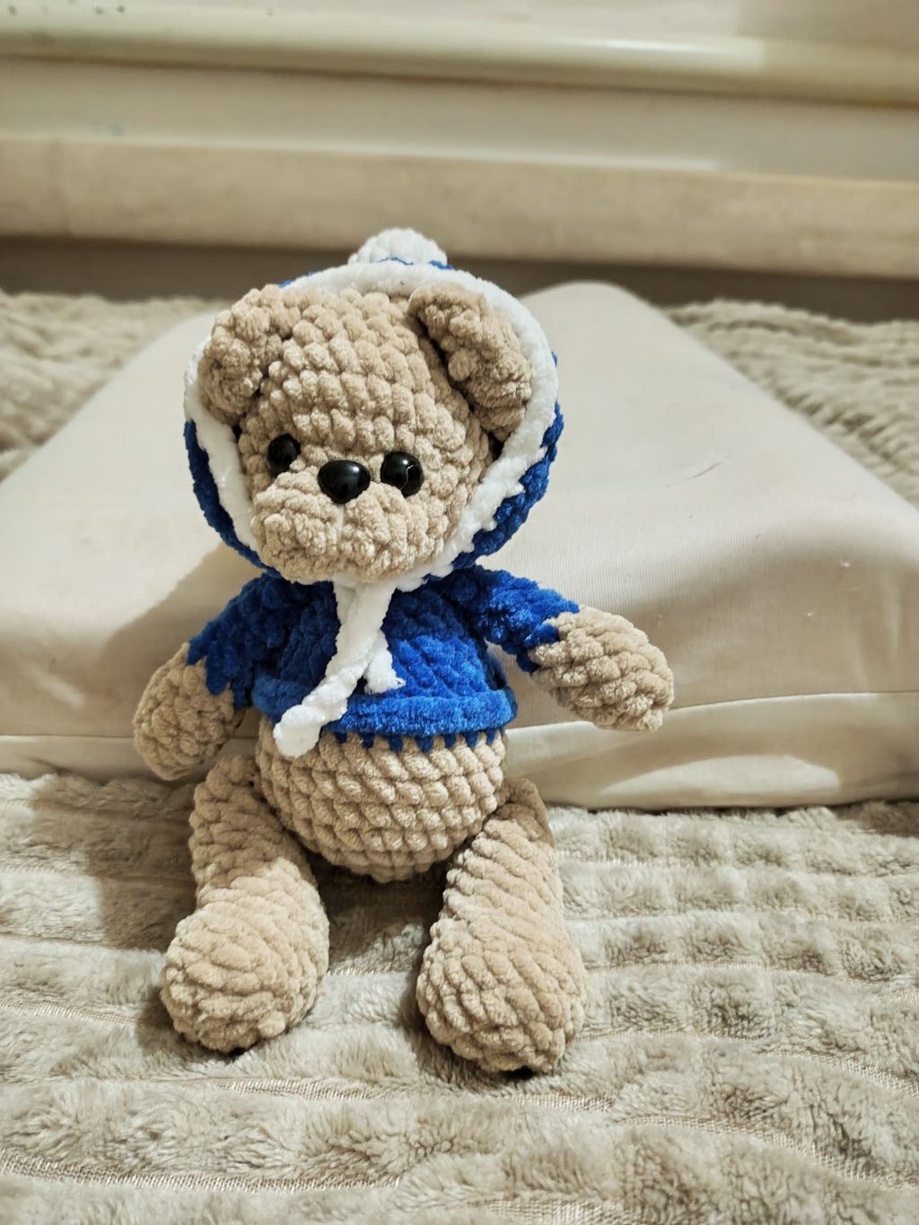 Вязаный Мишка в свитере