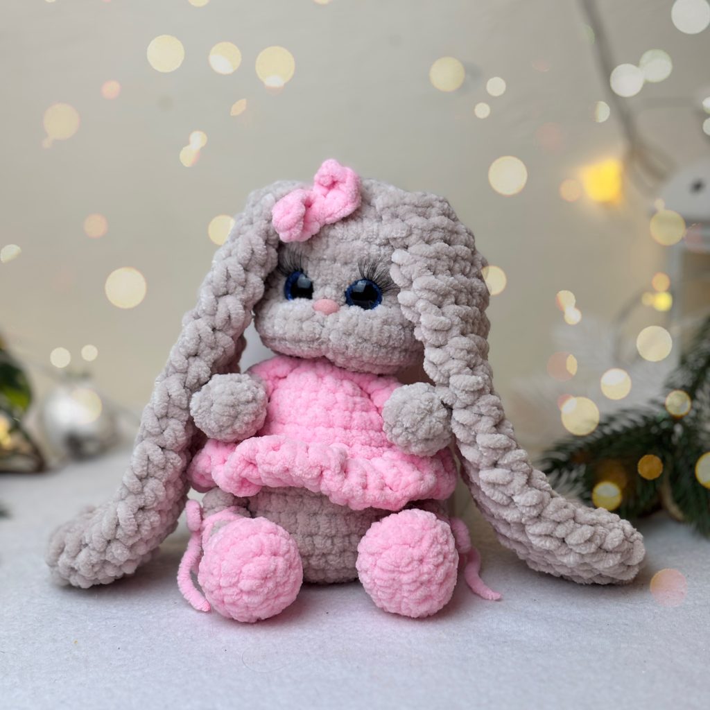 Вязаный зайка балерина