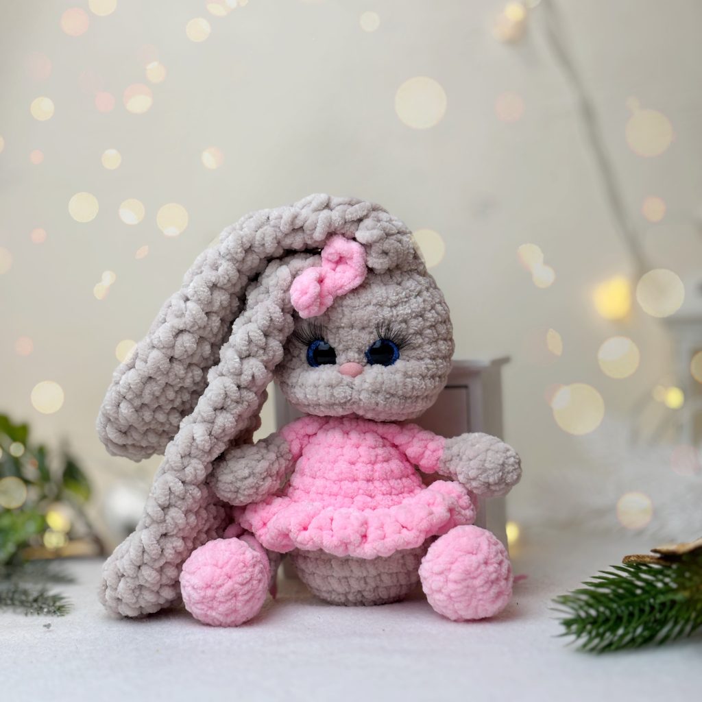 Вязаный зайка балерина