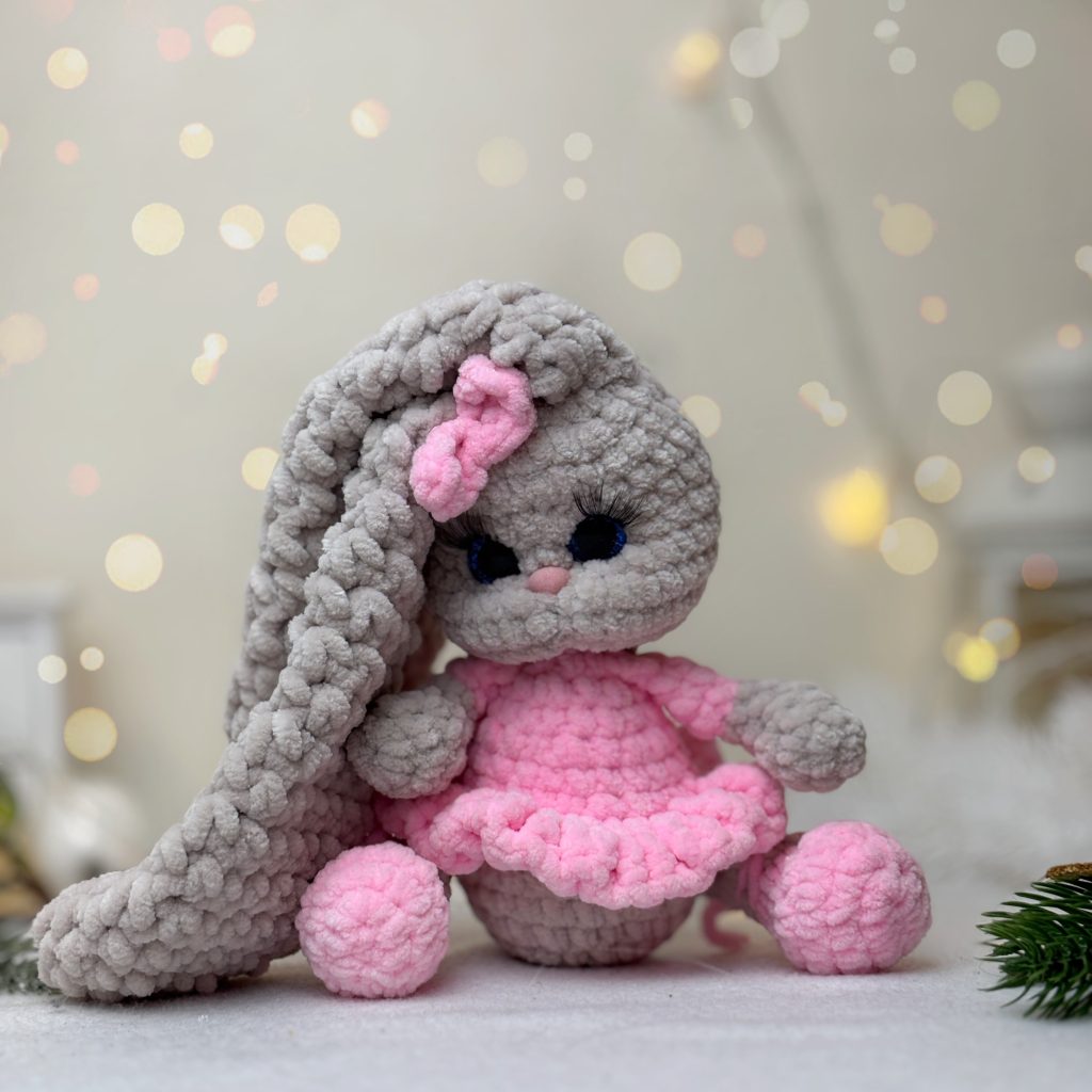 Вязаный зайка балерина