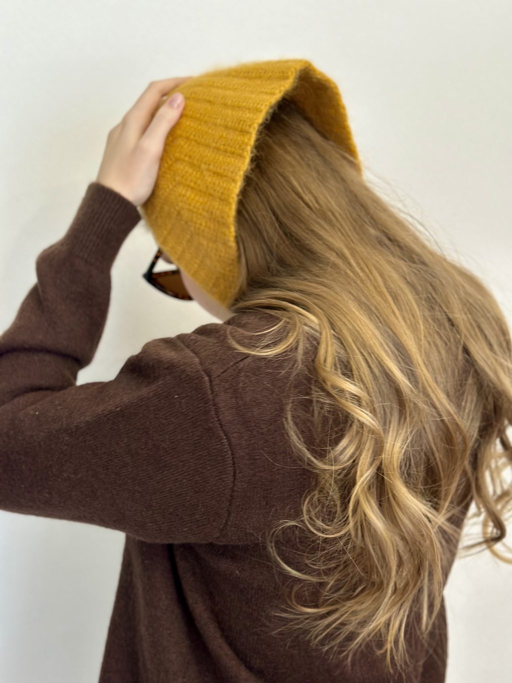 Чепчик-косынка вязаная