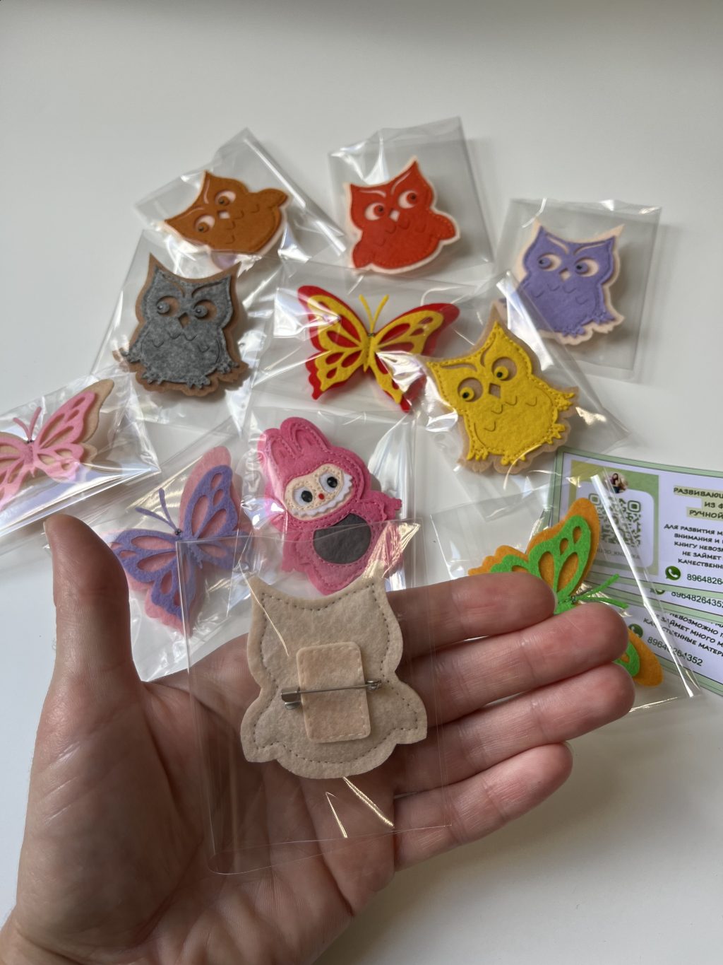 Брошка из фетра