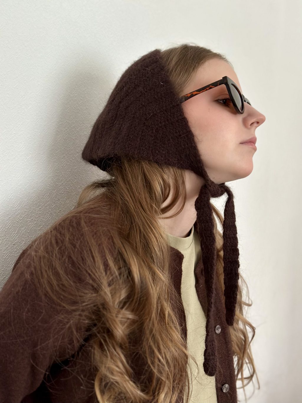 Чепчик-косынка вязаная