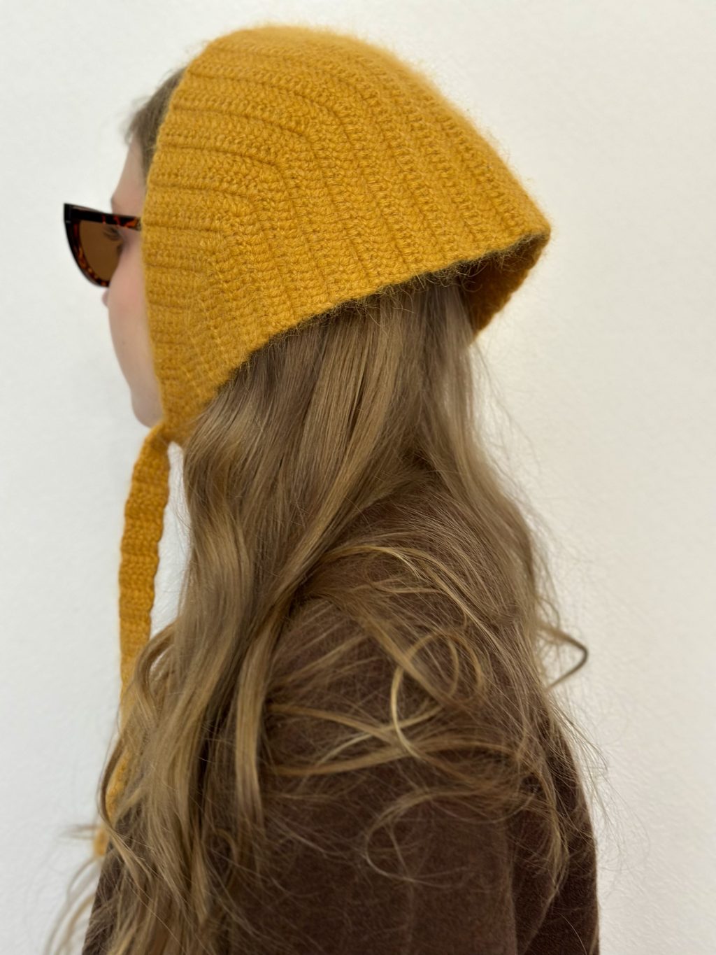 Чепчик-косынка вязаная