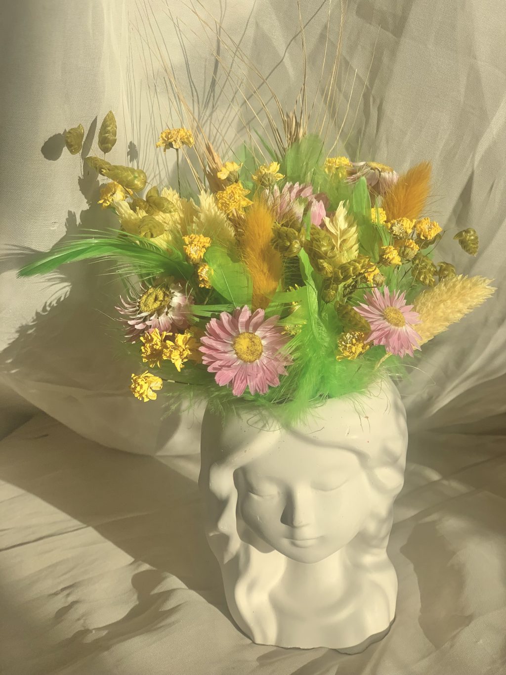 Девочка с цветами/ сухоцветы/ подарок на 8 марта