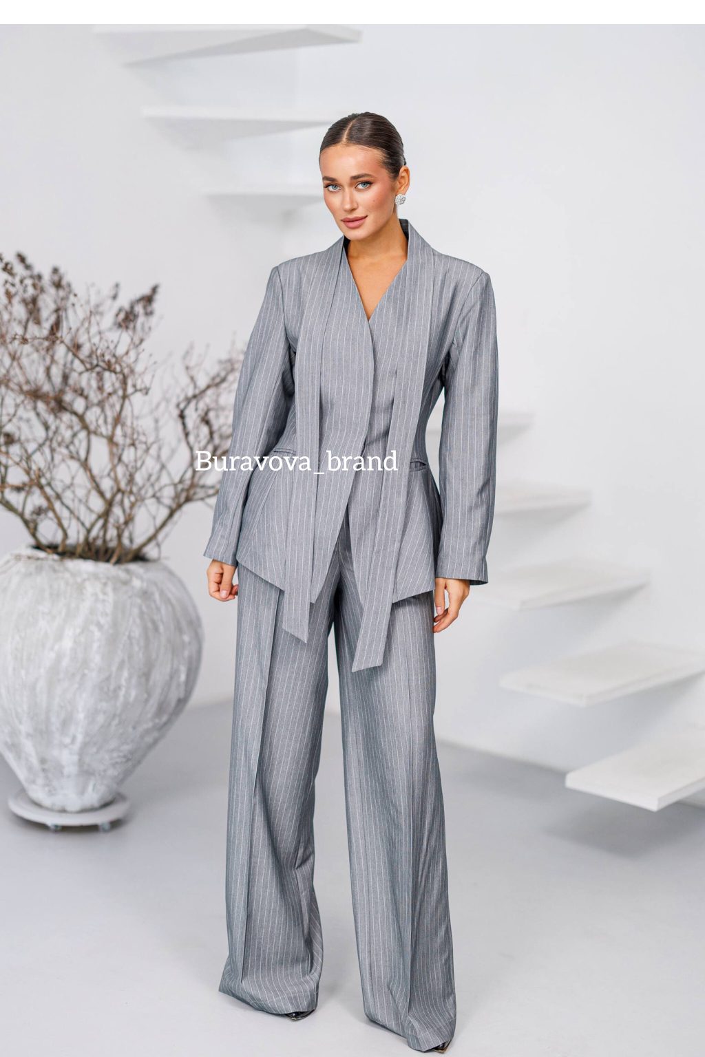 Костюм серый в полоску
