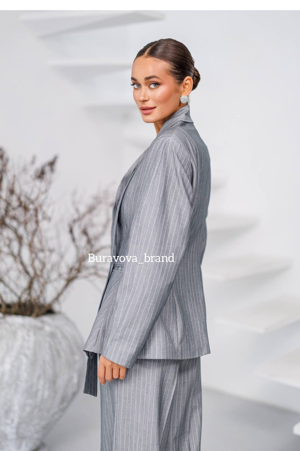 Костюм серый в полоску