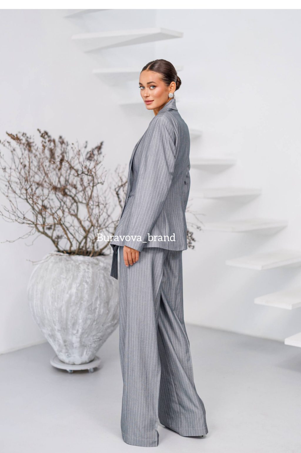 Костюм серый в полоску