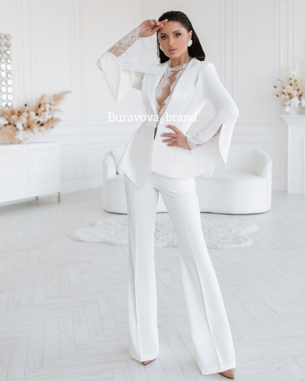 Костюм с кружевом