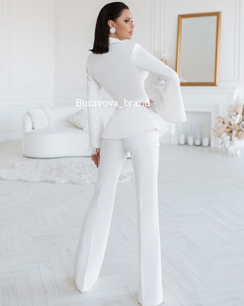 Костюм с кружевом