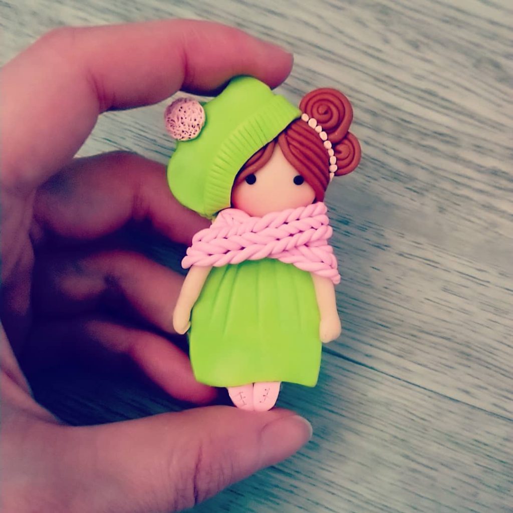 Брошка — крошка девочка путешественница