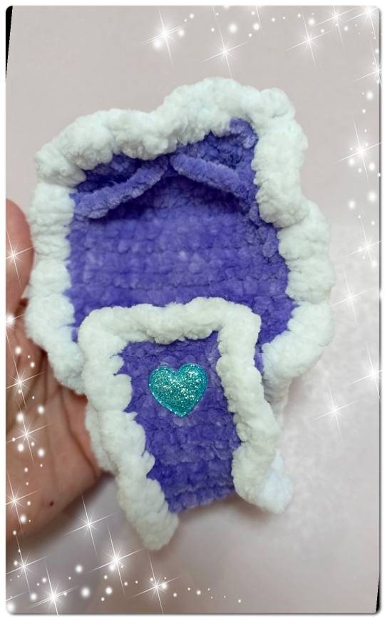 Котик в слинге