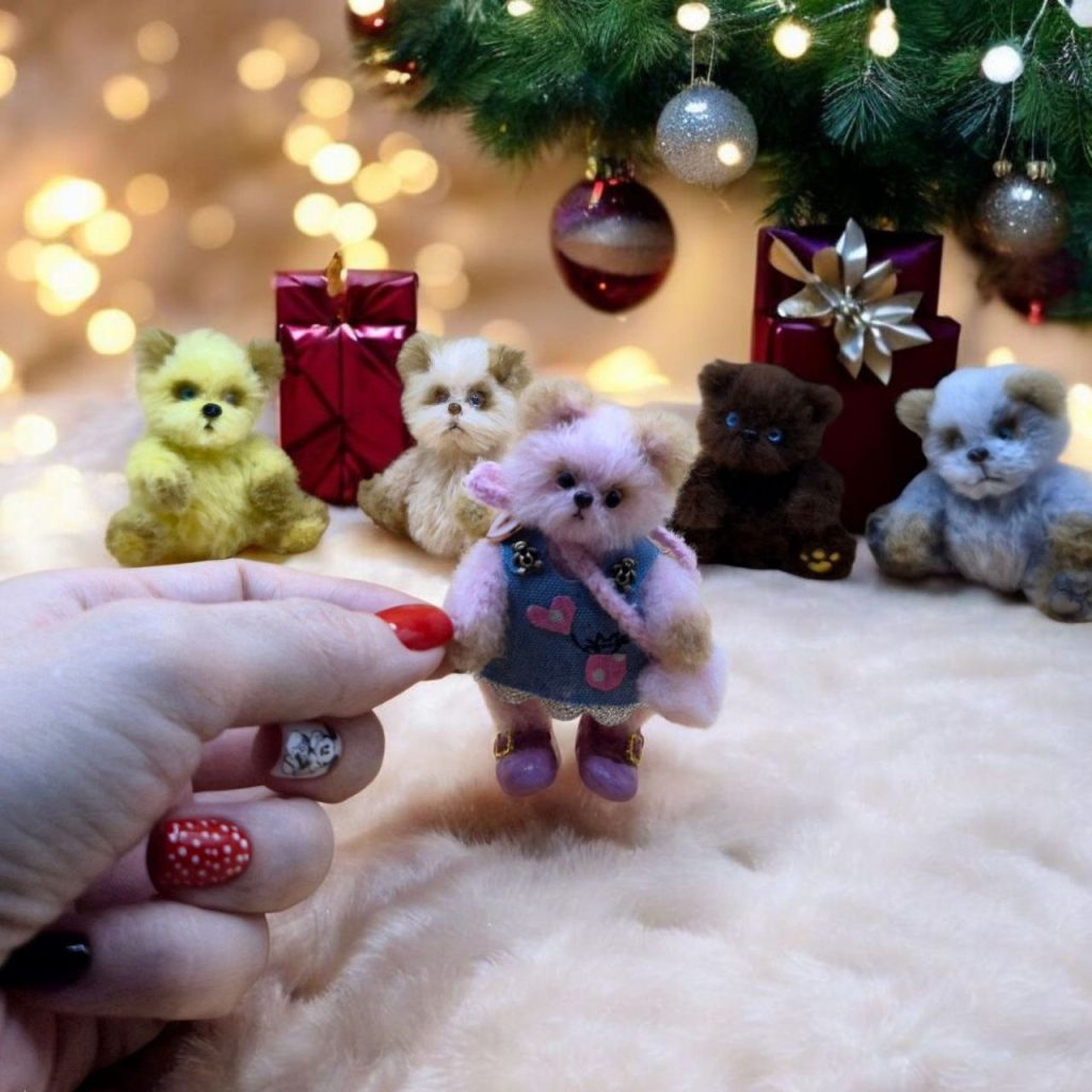 Вязаные миниатюрные игрушки Маша и 4 «антимедведя»