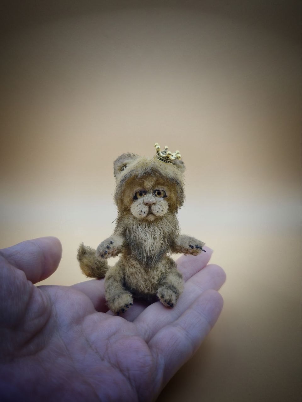 Вязаный лев Бонни Тостопузио