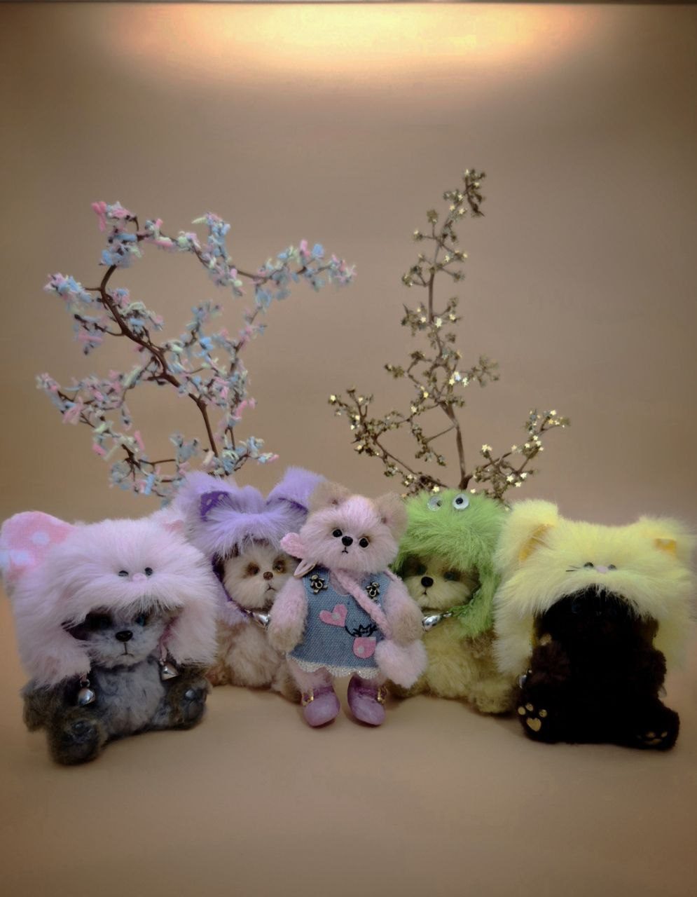 Вязаные миниатюрные игрушки Маша и 4 «антимедведя»