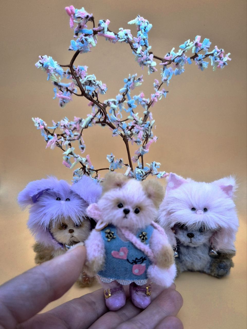 Вязаные миниатюрные игрушки Маша и 4 «антимедведя»