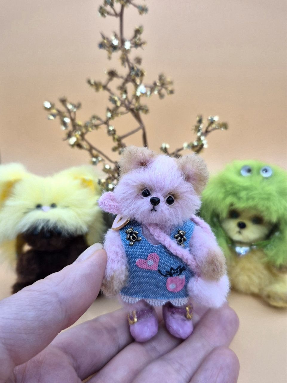 Вязаные миниатюрные игрушки Маша и 4 «антимедведя»