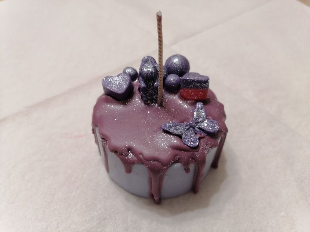 Свеча ароматическая «Пирожное с глазурью»