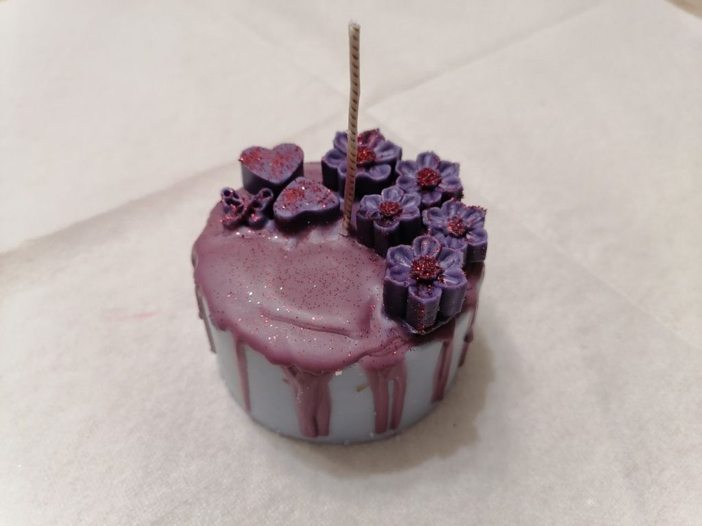 Свеча ароматическая «Пирожное с глазурью»