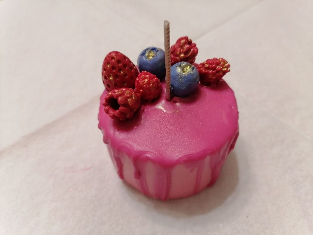 Свеча ароматическая «Пирожное с глазурью»