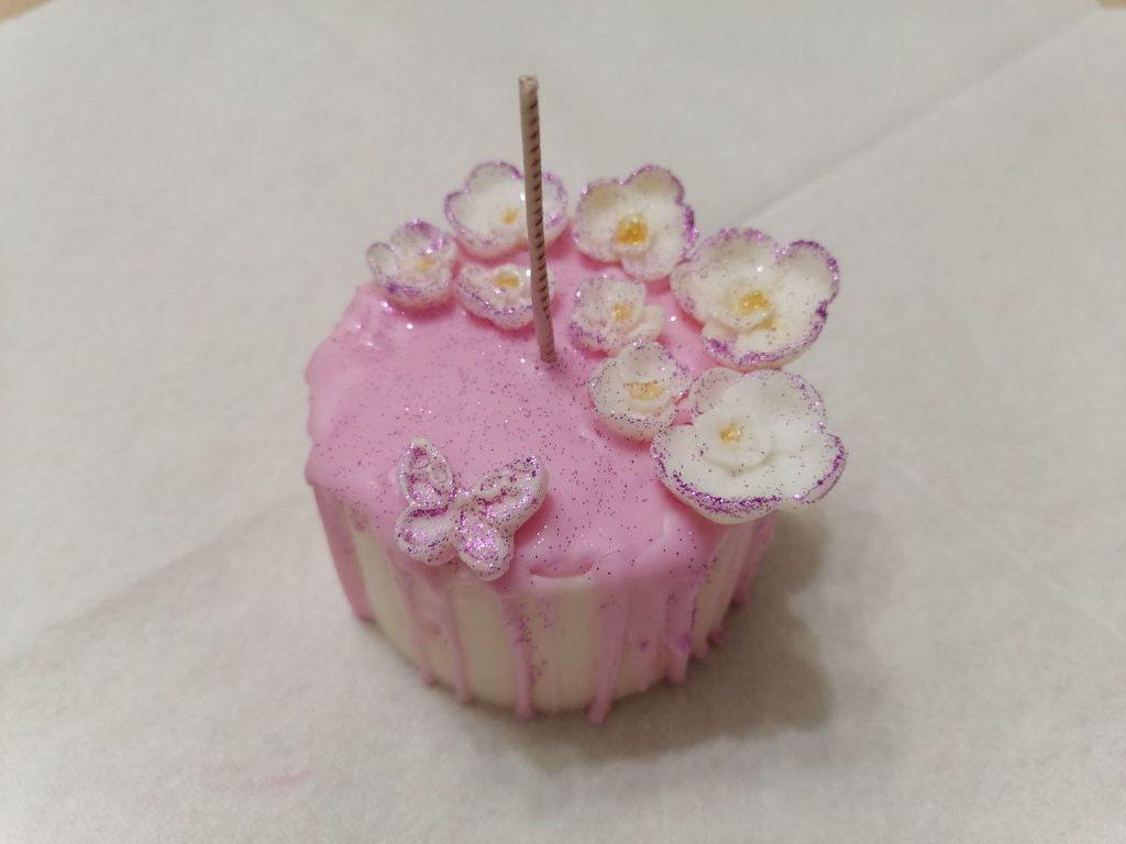 Свеча ароматическая «Пирожное с глазурью»