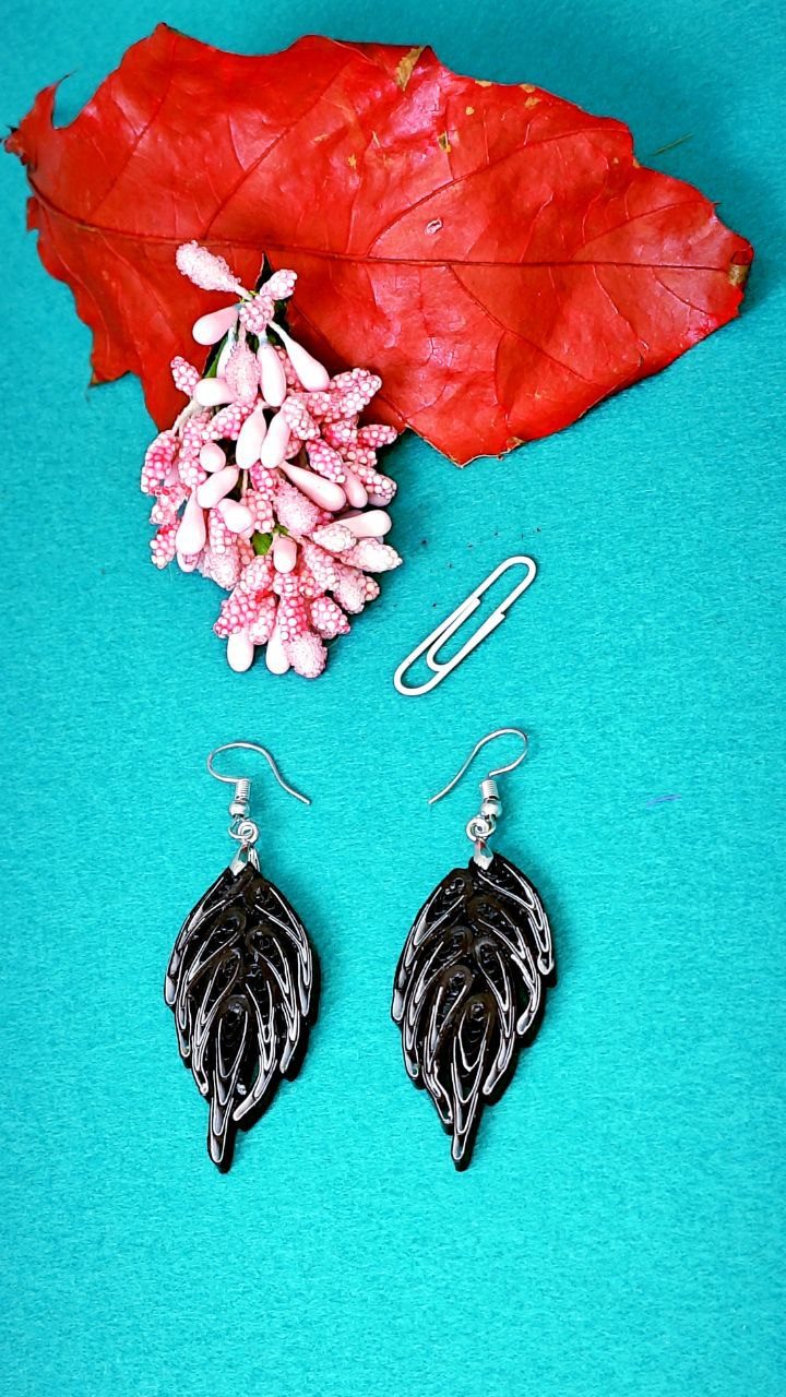 Комплект украшений квиллинг-графика.