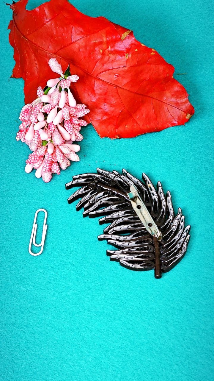 Комплект украшений квиллинг-графика.