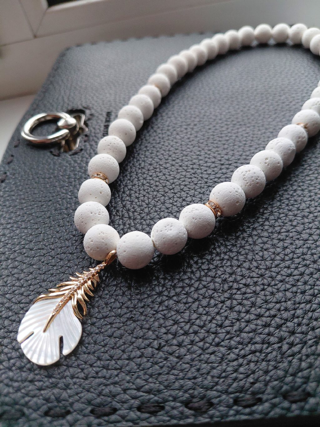 Украшение «Белая лава»