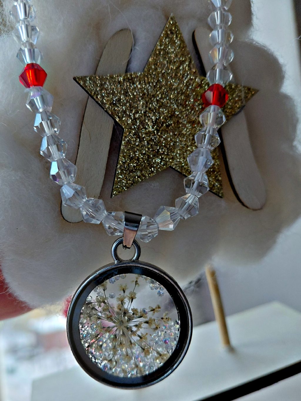 Чокер с кулоном из сухоцвета