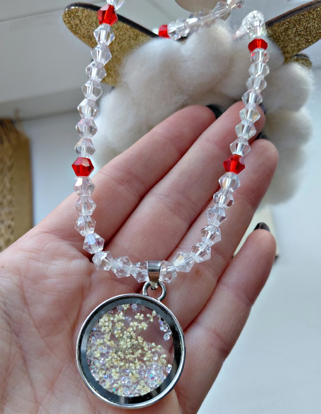 Чокер с кулоном из сухоцвета