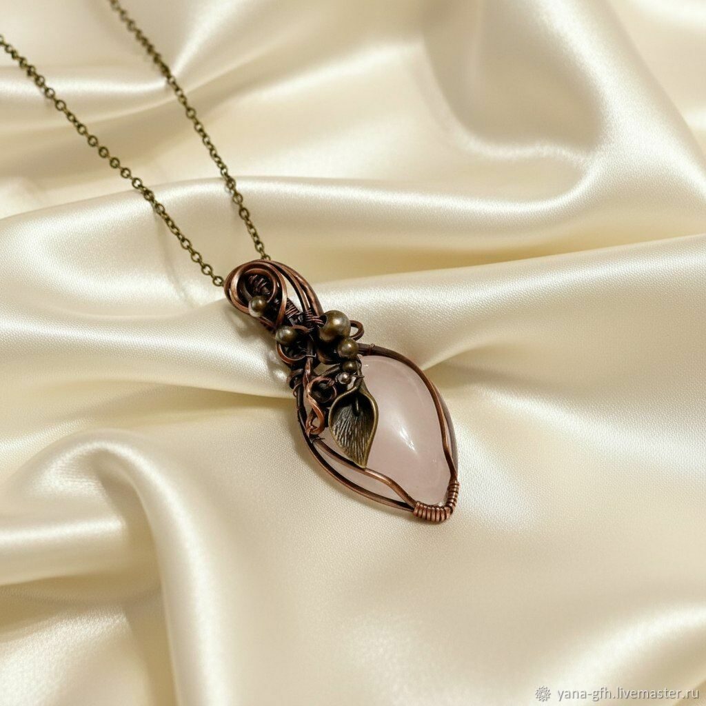 Авторский кулон ручной работы wirw wrap с розовым кварцем